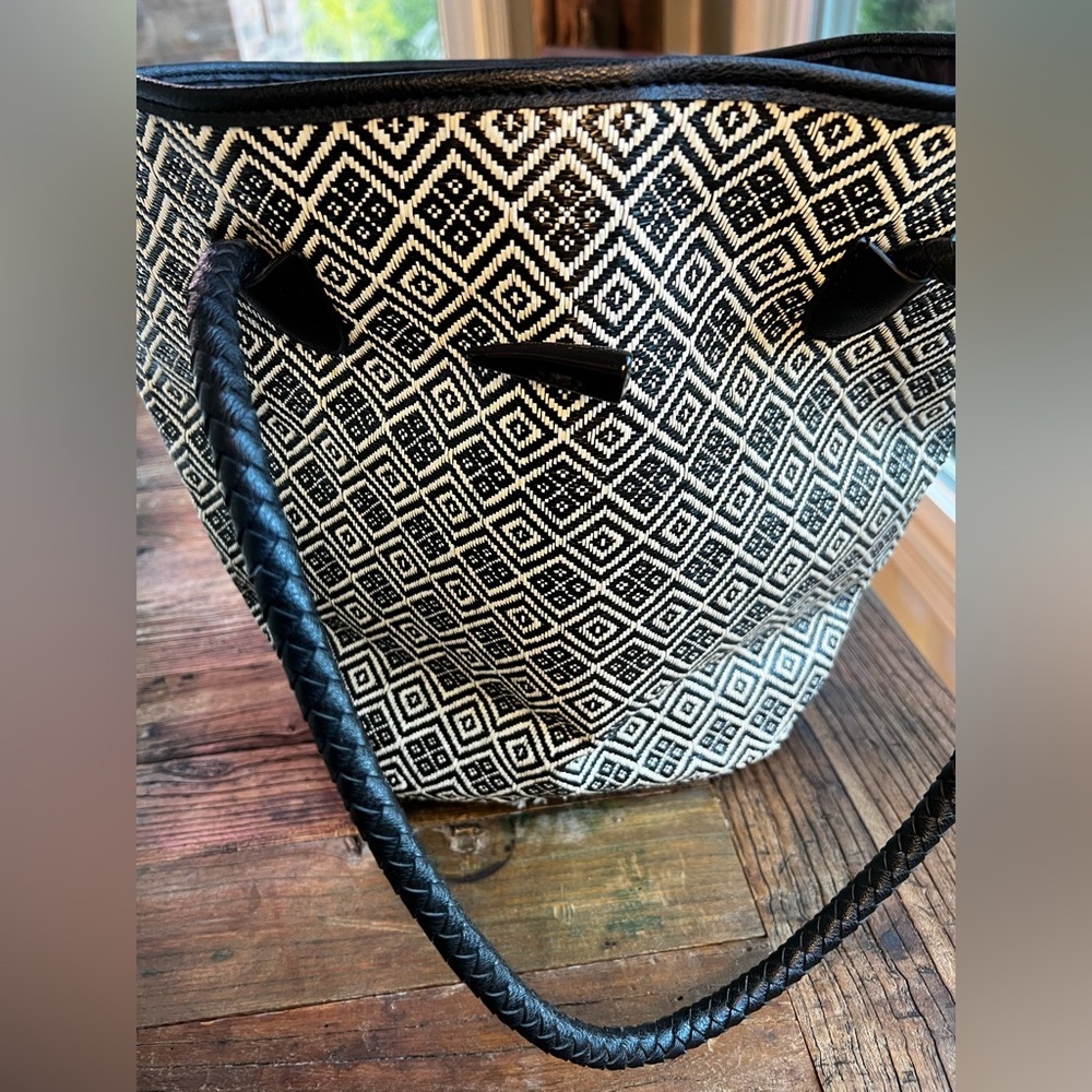 Vintage Neiman Marcus Large Black White Batique Design. Braided Handles